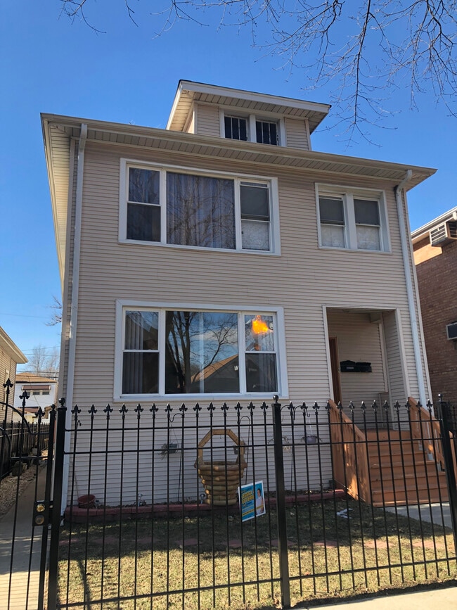 Primary Photo - 2650 N Mason Ave