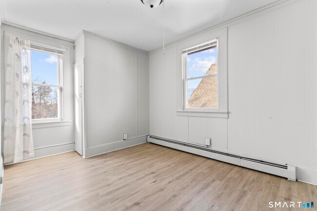 Building Photo - 66 Atwater St