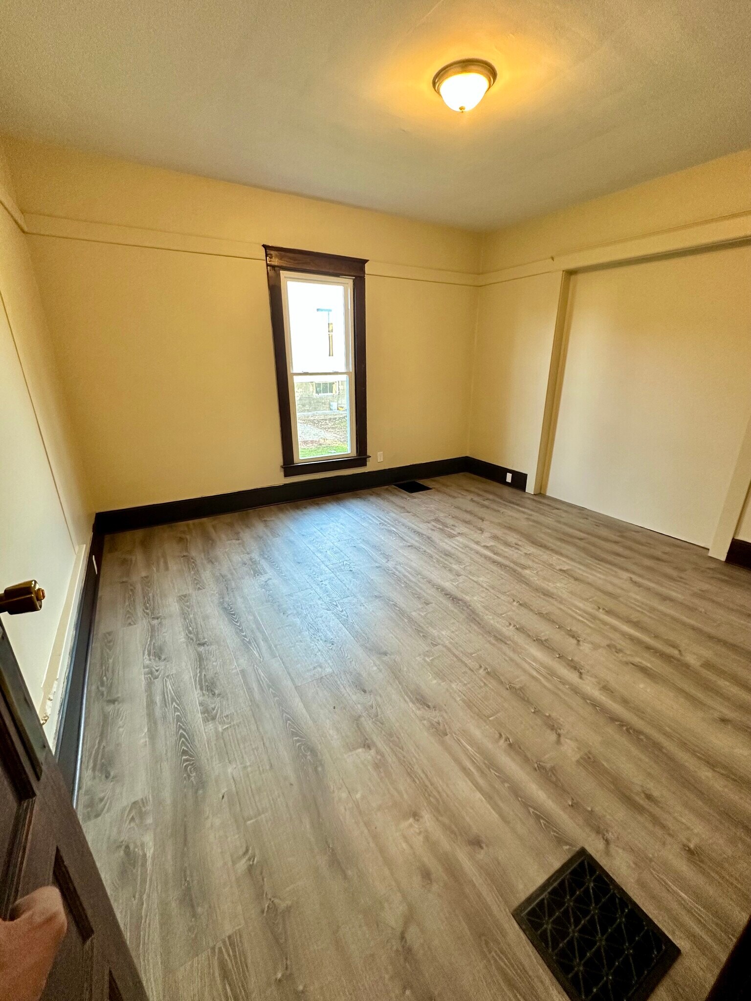 Building Photo - 735 Fountain Sq