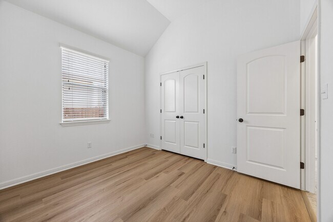 Building Photo - 14304 Senia Bend