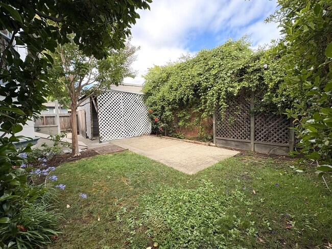 Building Photo - Charming Craftsman Style Home for Rent in ...