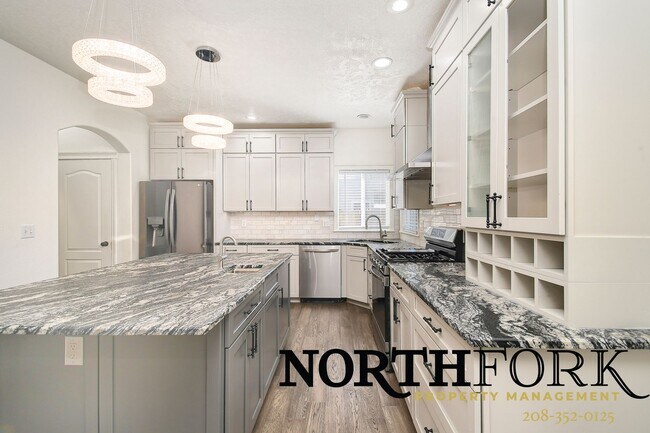 Building Photo - Perfectly Placed Meridian Home in Convenient Location