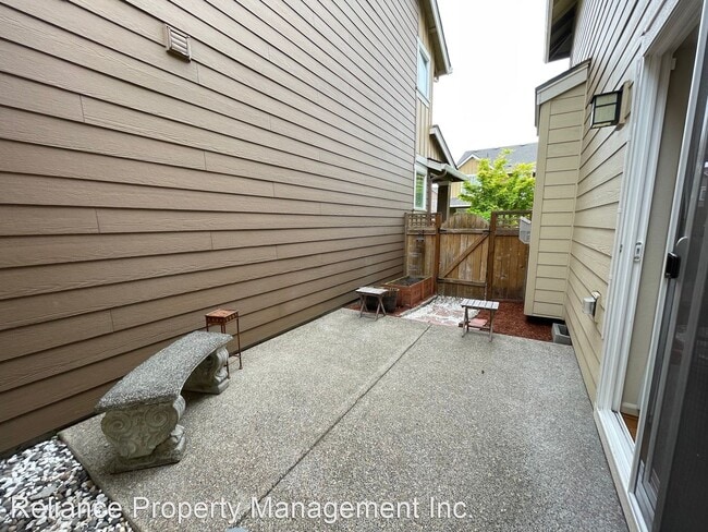 Building Photo - 3 br, 2.5 bath House - 10533 NE Summer Fal...