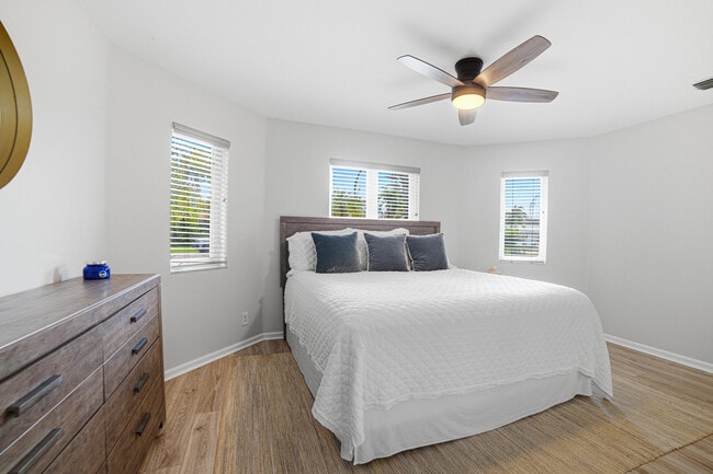 Building Photo - 2281 SE 11th St