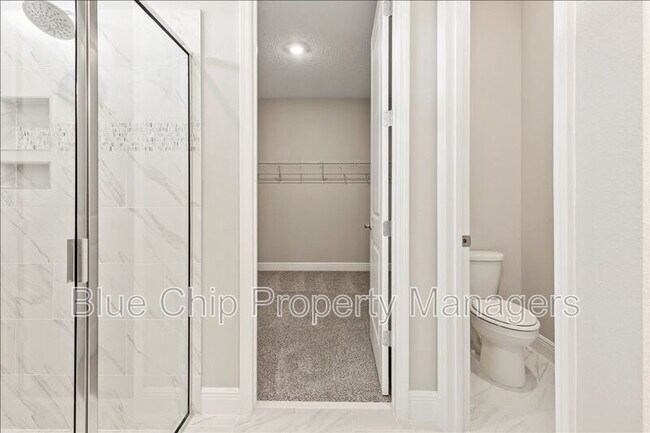 Building Photo - 1229 Pampus Dr