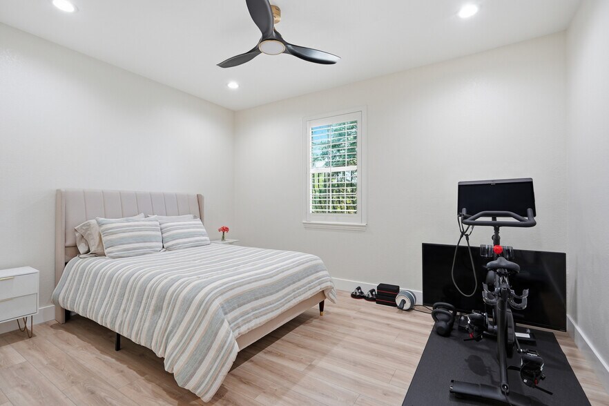 Building Photo - 5315 Cree Dr