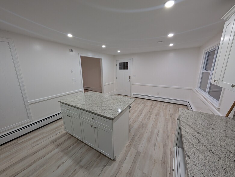 Building Photo - 246 Bonin St