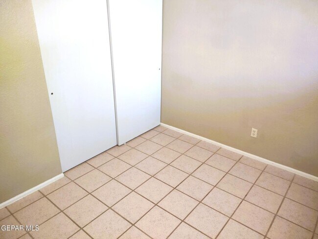Building Photo - 725 Arredondo Dr