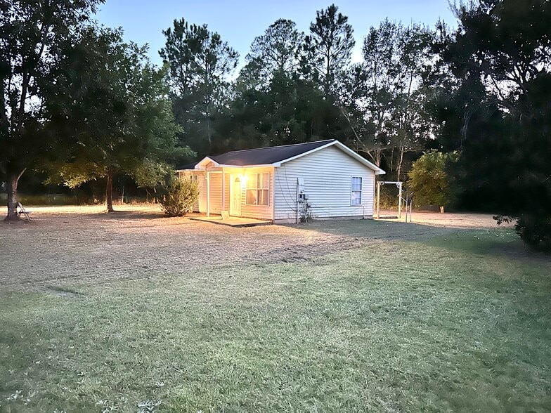Building Photo - 10009 Flintridge Dr
