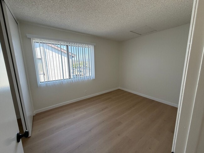 Building Photo - 24802 Sherwood Way