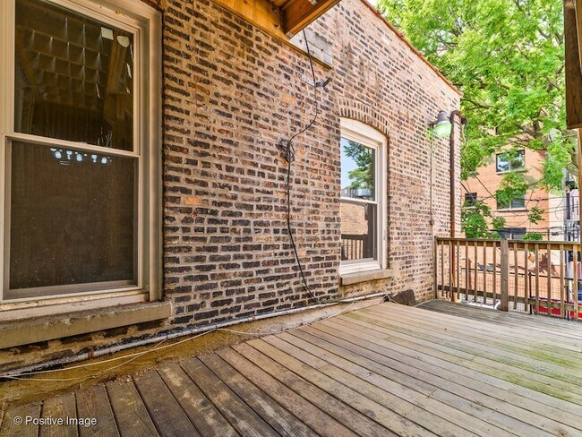 Building Photo - 1618 W Chicago Ave