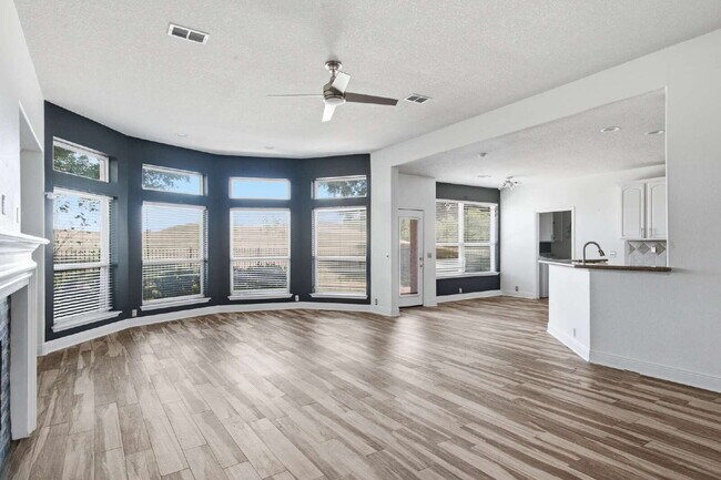 Building Photo - 11602 Canyon Mills Dr