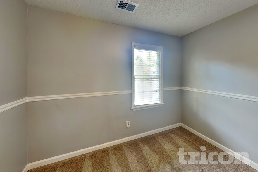 Building Photo - 4981 Brownwood Dr