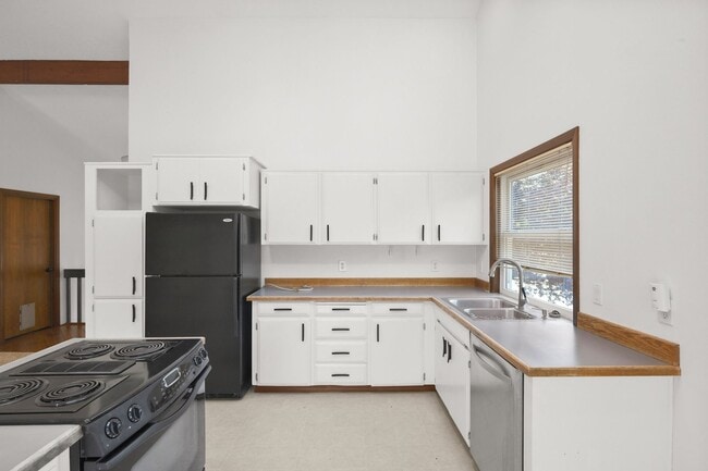 Building Photo - 3 Bedroom, 2.5 Bathroom Home Nestled in the Heart of Picks Landing Neighborhood