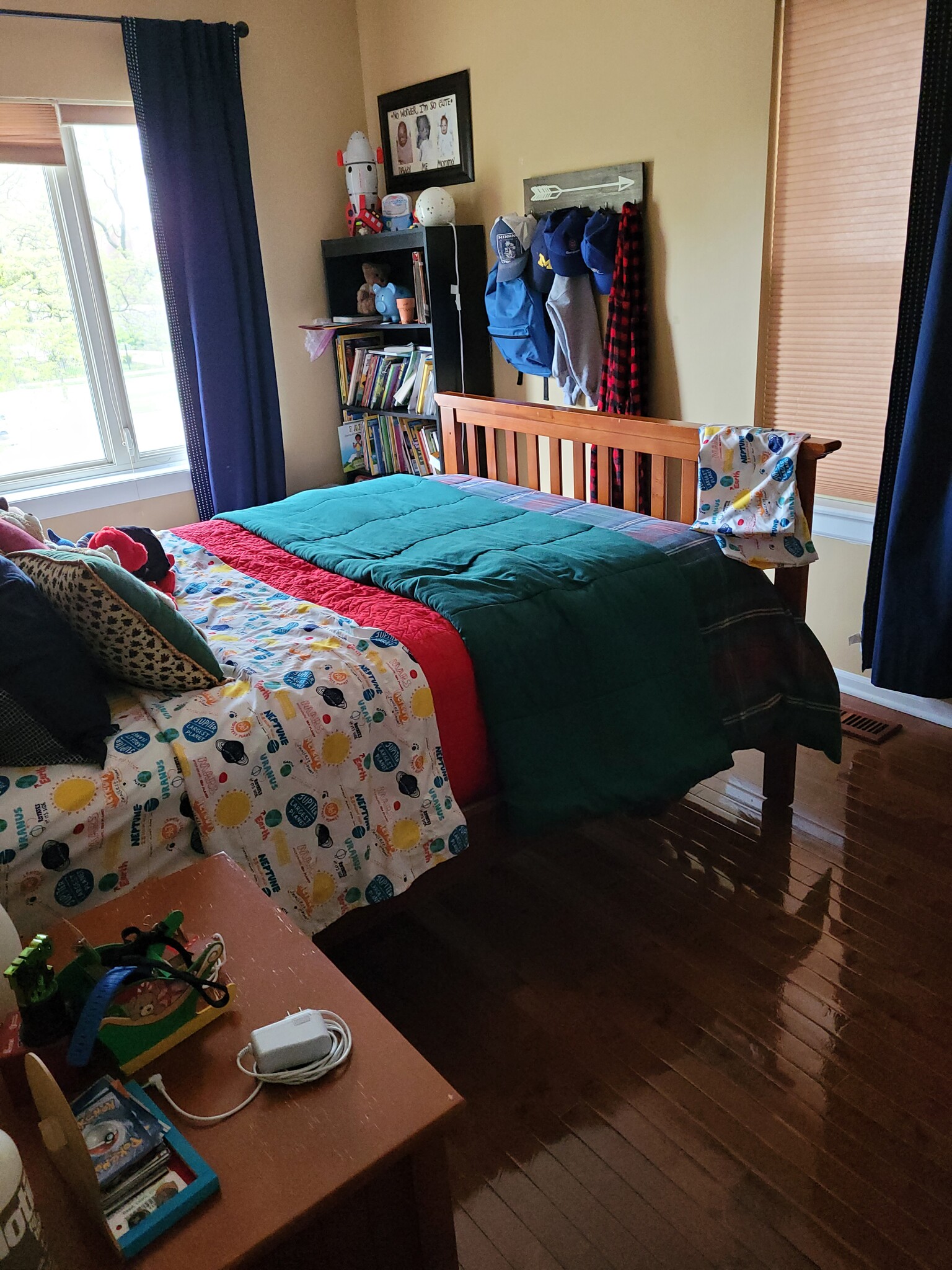 2nd bedroom - abundant space and natural light - 4436 S King Dr