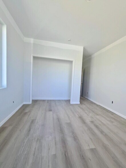 Building Photo - 9840 Mesquite Ave