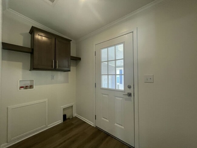 Building Photo - 912 Freeport W