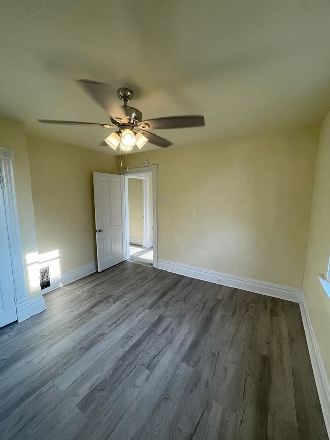 Building Photo - Beautifully renovated 3 bedroom home in Ne...