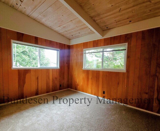 Building Photo - Serene and tranquil living