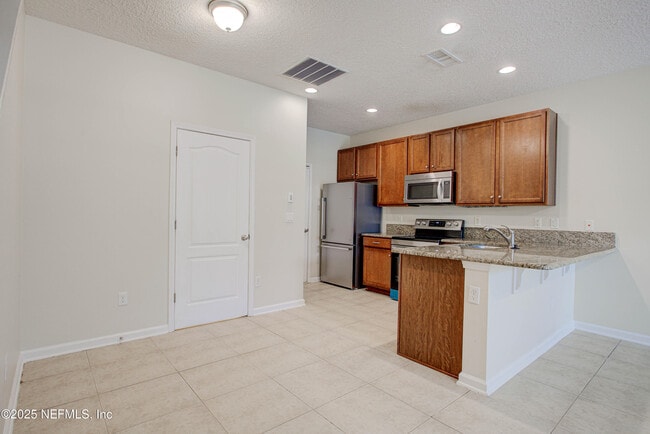 Building Photo - 417 Oasis Ln