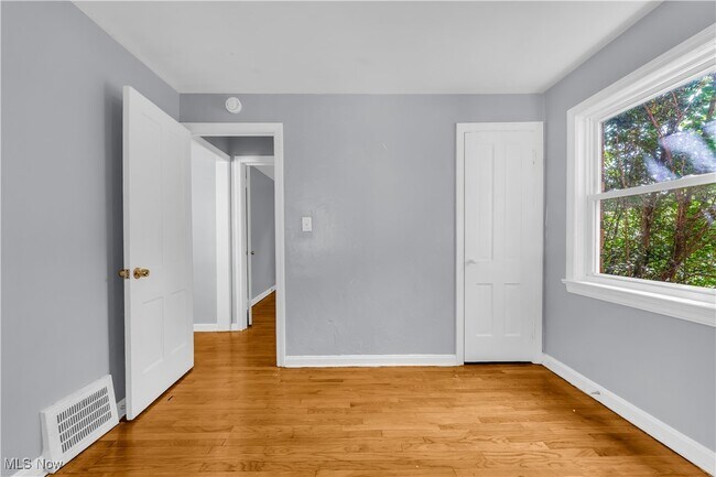 Building Photo - 3264 E 149th St