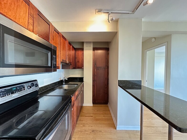 Building Photo - 4180 N Marine Dr