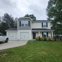 Building Photo - 4 Bedroom House with Double Garage FOR REN...