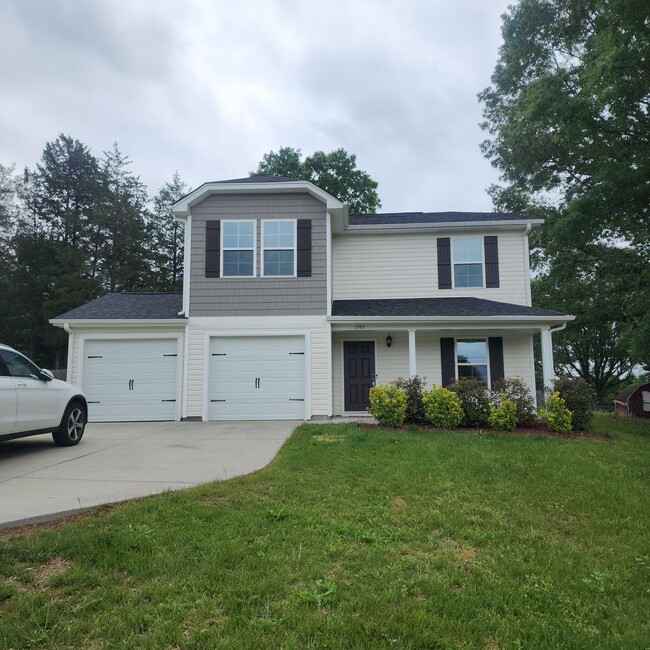 Primary Photo - 4 Bedroom House with Double Garage FOR REN...