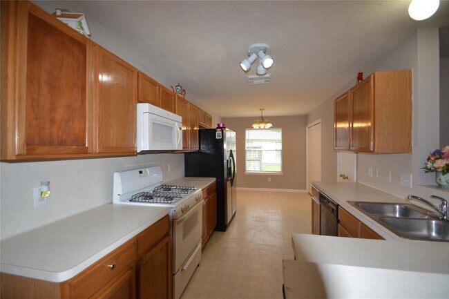 Building Photo - 5126 Riverwood Dr