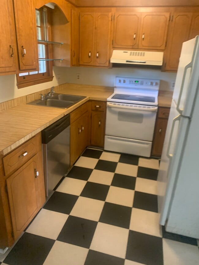 Kitchen Area - 1736 Springwoods Lake Dr