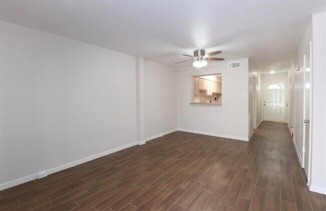 Building Photo - 7950 Grove Ridge Dr