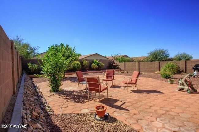 Building Photo - 5569 W Crimson Bluff Dr