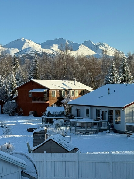 Building Photo - 2527 Wesleyan Dr