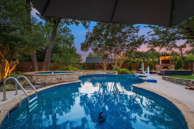 Building Photo - Spacious Elegance 5-Bed, 4.5-Bath Home with outside oasis