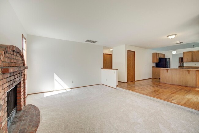 Building Photo - 4Bd/2.5Ba Sammamish Home