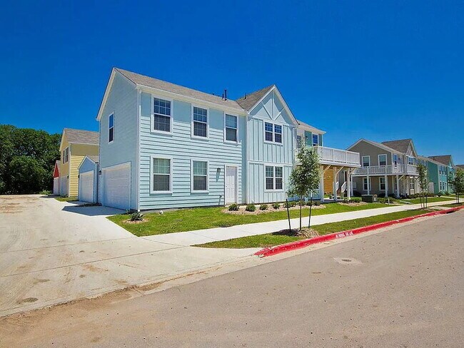Building Photo - "Charming 2-Bed, 2-Bath Condo Retreat in San Marcos - Spacious 1100 Sq Ft Living!"