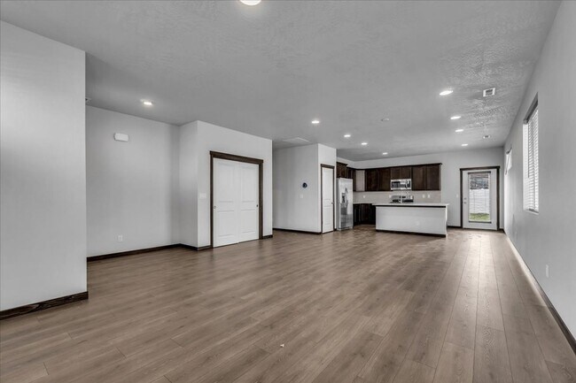 Building Photo - Charming 3 Bed and 2 Bath Home