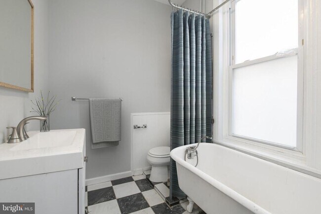 Building Photo - 853 N 26th St
