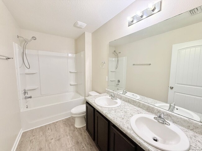 Building Photo - Spacious 5-Bedroom Home - Open Concept