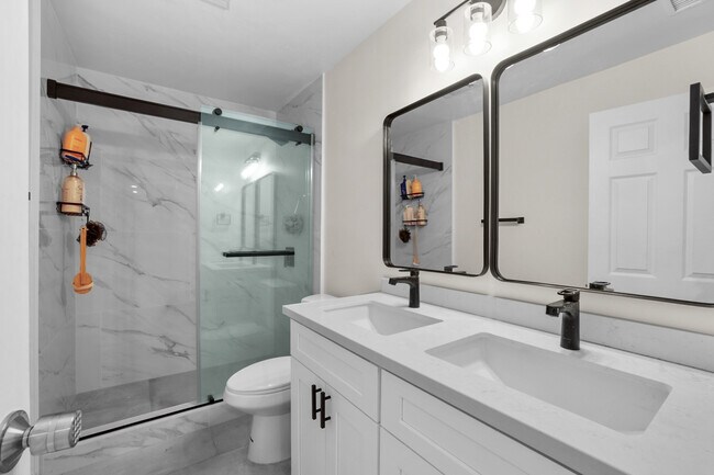 Building Photo - 6124 Pembroke Dr