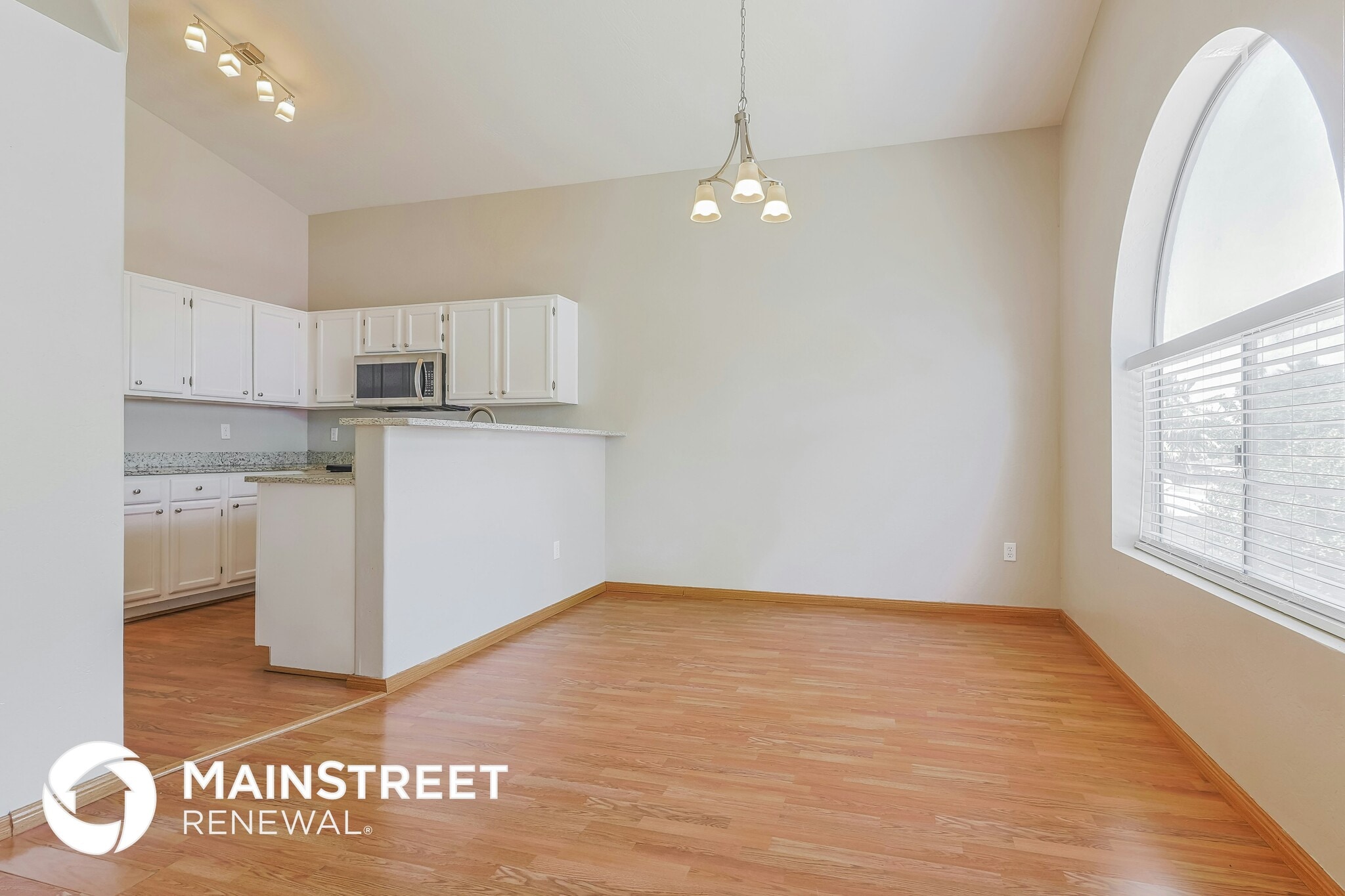 Building Photo - 5062 W Fairview St