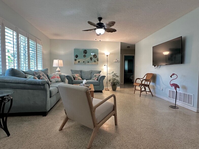 Living Room - 3605 Iroquois Ave