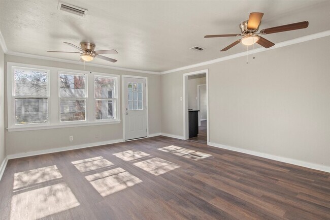 Building Photo - 320 NE 31st St