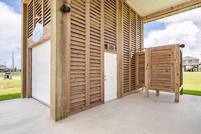 Building Photo - 804 1/2 Johnson Crawford Cir