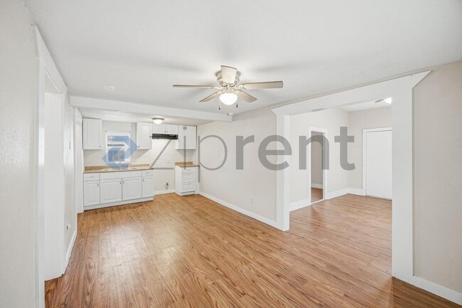 Building Photo - 521 S Polaris