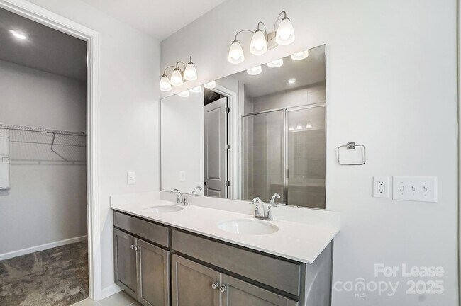 Building Photo - 7014 Fairmile Run