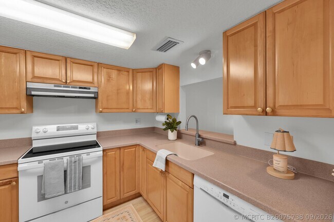 Building Photo - 2302 Sunrise Blvd