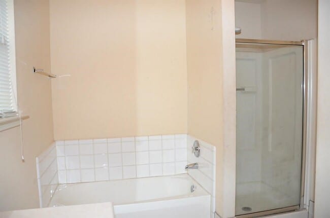 Building Photo - 719 Willow W Dr