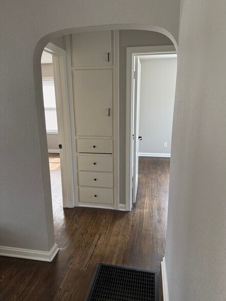 Building Photo - 1707 S Estelle St