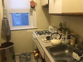 Building Photo - 68 Woodstock Ave